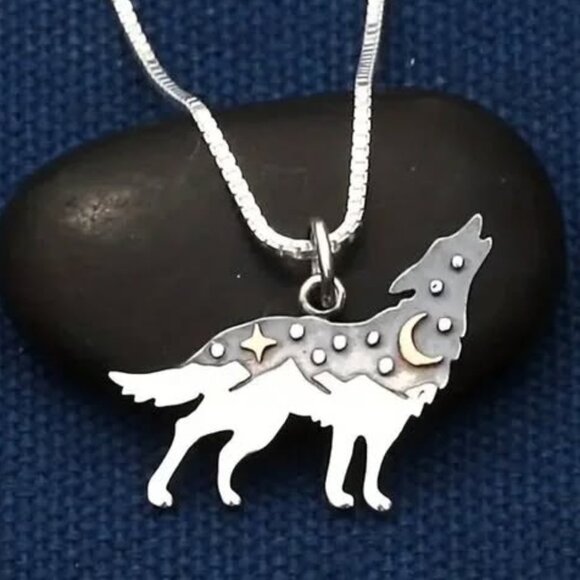 Silver WOLF Pendant Necklace - Picture 1 of 4